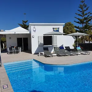 2 Bedroom Cassandra And Katrina With Private Heated Pools. Villa Puerto del Carmen (Lanzarote)